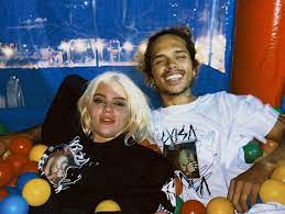 Vale is the world's largest iron ore miner and one of the largest diversified miners, along with bhp and rio tinto. Qkk Zodvsh3ebm