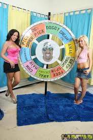 Richelle and Samantha pose on high heels and get completely naked -  Pichunter