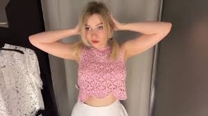 Boobs Slightly Out Of Blur At :30 - YTboob