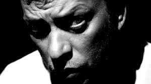 20 tracks, nicht immer mit musik sondern auch mit kurzen sketchen und komischen einlagen, die klar machen, dass alles nicht so bitter ernst gemeint ist. Kai Niemann Wikipedia