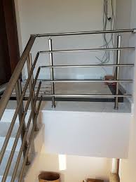 Merdiven farklı yükseklikteki yapı bölümleri arasında kişilerin eşya ve malzemelerin sirkülasyonunu sağlayan yapı elemanlarıdır. Merdiven Korkulugu Ay Korkuluk Aluminyum Korkuluk Aluminyum Balkon Korkulugu Cam Balkon Aluminyum Merdiven Korkulugu