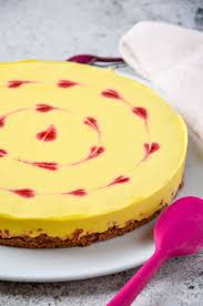 Geht erstaunlich einfach, schnell und sogar ganz ohne backofen. No Bake Mango Torte Mit Herzen Valentinstag Muttertag