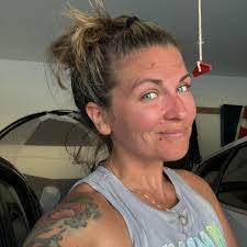 Heather Curran's Instagram, Twitter & Facebook