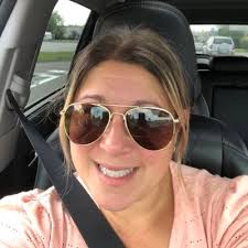 Roxanne Simoes (@RoxanneSimoes)