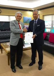 Projek lebuh raya terhadap masyarakat dan negara serta memantau kerjakerja menaiktaraf/ penyelenggaraan lebuh raya rutin dan berkala selaras dengan keperluan dan garis panduan yang ditetapkan. Lembaga Lebuhraya Malaysia