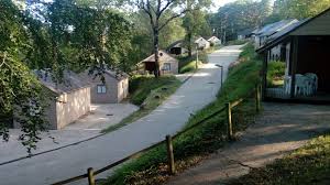 Situé dans un magnifique domaine en bord du lac de la selve, à seulement 22km de la célèbre ville de laguiole, le camping les tours vous accueille pour des vacances confortables et réussies à la campagne. Hebergements Saint Amans Des Cots