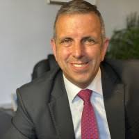 1300+ profili “Kevin”