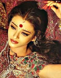 Aishwarya Rai In Devdas Every Outfit They Wore Were Stunning Even Perfect For A Wedding I Think Aishwarya Rai Indian Bridal Makeup Aishwarya Rai Bachchan