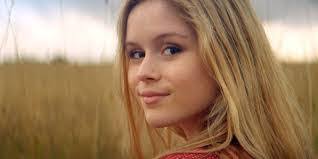 Noelle Rowan's Instagram, Twitter & Facebook