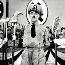 La bella hannah e il suo innamorato, un barbiere straordinariamente somigliante a hynkel, fuggono. Il Grande Dittatore 1940 Film Movieplayer It