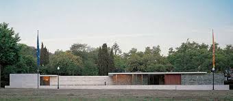 スペインのバルセロナにある バルセロナ・パビリオン に行ってきました。 近代建築の巨匠である ミース・ファン・デル・ローエ が設計した建物で、1929年に完成しましたが、現在見られるのは1986年に復元された姿です。 ãƒãƒ«ã‚»ãƒ­ãƒŠ ãƒ'ãƒ´ã‚£ãƒªã‚ªãƒ³