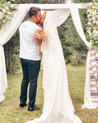 Este ca zodie o balanta ambitioasa, foarte atasata de cei dragi ei, de familie, prieteni si cu un deosebit respect pentru cei ce o. Cu Ce S A IncÄƒlÈ›at Diana Dumitrescu La Cununia ReligioasÄƒ