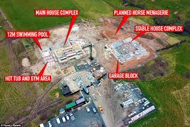 Coleen and wayne rooney live in cheshire with their sons kai, klay, kit and cass, in a house that is said to be worth £6million. Wayne And Coleen Rooney S Luxurious 20m Custom Built Mansion In Cheshire Takes Shape Express Digest