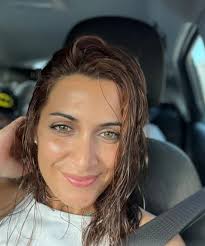 Soy Inés, con el deseo de encontrar a alguien que me haga reír.