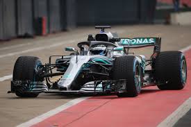 Formuła 1 to oczywiście rywalizacja kierowców na torze, ale równie ważna, a może najważniejsza walka, toczy się w fabrykach. Mercedes Amg S 2018 F1 Car Revealed At Silverstone