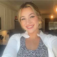 I'm looking for the best ✨garlic knots✨ I want garlic AND I want all the  oil!!!! So far up here I've found dry, cheesy and garlicky, and heavy  garlic with no oil!