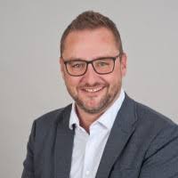 200+ Profile mit dem Suchbegriff „Gilbert“