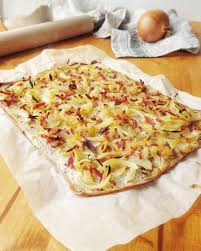 Grand Classique De La Cuisine Alsacienne La Tarte Flambee Souvent Designee Par Son Nom Alsacien Flammekueche Light Cuisine Alsacienne Flammenkuche Recette