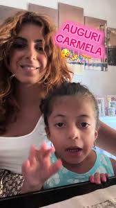 Auguri Carmela: Celebrazione con Superviola