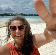 Are you looking for a job over the December holidays! ☀️ Table Mountain  Aerial Cableway is hiring! 🚠 We're looking for someone energetic, a fast  learner, excellent with people, and who loves