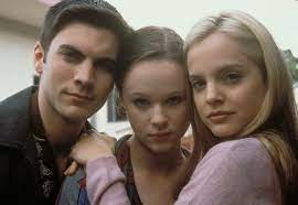 Lester burnham (kevin spacey) is a gainfully employed suburban husband and father. American Beauty 1999 Imdb