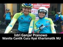 Ganjar pranowo dan sandhy sandoro dikecam lantaran skandal membubuhkan like di twit bokep. Istri Ganjar Pranowo Wanita Cantik Cucu Kyai Kharismatik Nu Youtube