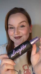 The best!! Can you ever have too many sprays? 🙊 if you need a setting  spray to get you through a gym session, a music festival or a night out  then here's your gal @urban decay all nighter 💜💜💜 ...