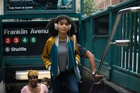 Il film è tratto dal romanzo il sole è anche una stella (the sun is also a star) della scrittrice nicola yoon, la stessa autrice di un altro bestseller per adolescenti noi siamo tutto. Il Sole E Anche Una Stella 2019 Movies Movie Trainer
