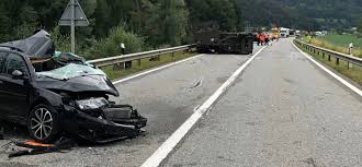 Unfall a13 heute ortran lade dein elektroauto bei am kahlberg ost (autobahnraststätte) an einer hpc schnellladesäule im verbund e.on in mittenwalde, a13, deutschlan. Schwerer Unfall Auf Der A13 Zwischen Rothenbrunnen Und Bonaduz Domleschger Zeitung Nachrichten Aus Der Talschaft Domleschg