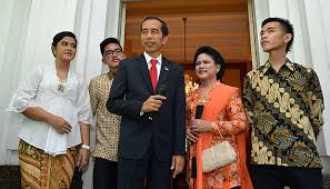 Muncul dugaan bahwa kaesang berselingkuh dan menjalin asmara dengan karyawannya saat status dengan felicia masih belum putus. Jokowi S Son Slams Oz Media En Tempo Co Tempo Co