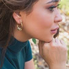 Kristen Faust's Instagram, Twitter & Facebook