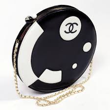 587 573 tykkäystä · 1 406 puhuu tästä. Rare Chanel Round Black And White Lambskin Handbag Circle Shoulder Bag Or Clutch For Sale At 1stdibs