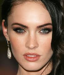 Megan fox makeup varies depending on the movie premiere she happens to be attending. Megan Fox S Makeup Super Vaidosa Megan Fox Makeup Fox Makeup Megan Fox