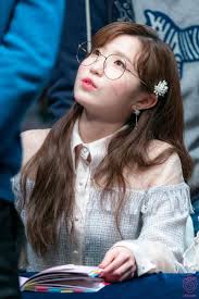Minju is the best friend of the soloist kriehsa chu. Hi Story On Twitter Iz One The Wiz Gfriend Sowon