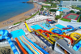 To speed up, tilt the rubber dingy and angle it up to the banked corners. Acapulco Aquapark Acapulco Resort Convention Spa Hotel