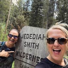 Best sister day! 🙏🏼 @jen74carlson for this wonderful day together in  mountain paradise. 👯🏞️✨💖