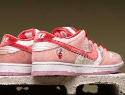 Low nike dunk low sb fish ladder on feet sneaker review. Detailed Look At Strangelove Skateboards X Nike Sb Dunk Low Trnds