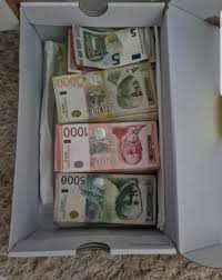 Mai mult decât atât, nici măcar economia nu va beneficia de pe urma acestui lucru, deoarece nimeni nu se aşteaptă ca preţul benzinei în 2020 să fie în jur de 13 coroane suedeze sau 1,30 euro pe litru. Valuta Krona Suedeze Euro