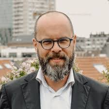 Benjamin Bond's Instagram, Twitter & Facebook