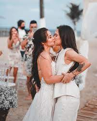 Jun 15, 2021 · a cantora tânia maria comoveu os fãs ao se declarar ao novo namorado, o cantor sertanejo tiago piquilo. Cantora Maria Clara Se Casa Com A Namorada Em Cerimonia Intima A Beira Mar Revista Marie Claire Celebridades