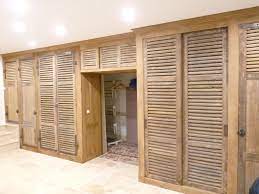 Dressing Realise Avec Des Volets Persiennes Certains Ont Ete Monte Coulissant D Autres Bat Porte Placard Persienne Placard Fait Maison Dressing Fait Maison
