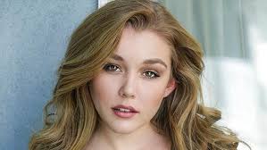 How To Shoot Gorgeous Portraits And Headshots In Natural Light For Next To Nothing Video Shutterbug Setting up the lighting in stages shoot gorgeous portraits and headshots
