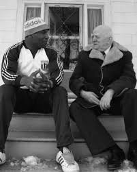 mike tyson & cus d'amato, huấn luyện viên và cha nhận nuôi của anh ấy. d'amato đã lấy một bé tyson 12 tuổi dưới cánh và nhận nuôi khi mẹ nó qua