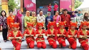 ‏ کريس ‎ ‎) ialah sejenis senjata tikam bermata dua yang berasal daripada pulau jawa yang memiliki ragam fungsi budaya yang dikenali di kawasan nusantara dan asia tenggara umumnya (indonesia, brunei, malaysia, singapura, thailand selatan, filipina selatan ()). Festival Kuliner Nusantara 2017 Hadirkan Keragaman Budaya Dan Makanan Khas Indonesia Nurul Sufitri S Blog