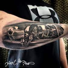 Many gangsters get word tattoos with patterns drawn around in cool and colorful designs. Chicano Gangster Haut Nah Tattoo Piercing Studio Facebook