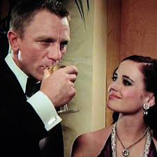 Casino Royale es una de las películas más icónicas de la serie de James  Bond. Hubo una versión en los '60, con Ursula Andress y David Niven, y otra  en los 2000,