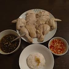 Traditionally, the chicken flesh is eaten pink, so it tastes better. Hainanese Chicken Rice Bunch