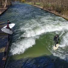 Munich Germany Munchen Deutschland Englischer Garten Surfen Auf Der Eisbachwelle Munchen Deutschland Englischer Garten Und Munchen