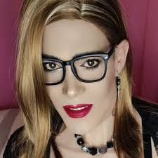 Cindy Croft's Instagram, Twitter & Facebook