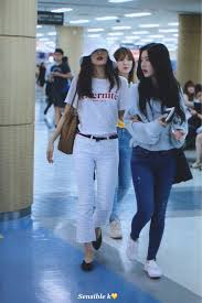 The ladies of red velvet looked amazing at incheon airport and fans. Red Velvet Id Preview 170715 Seulgi Incheon Airport Facebook